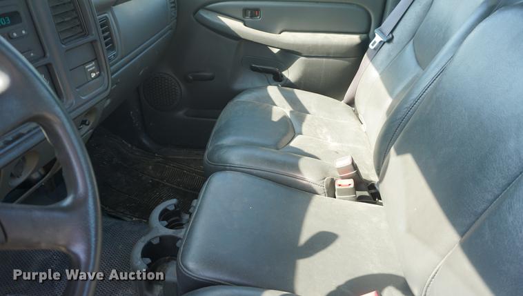 image for item DD6549 2004 Chevrolet Silverado 1500 pickup truck