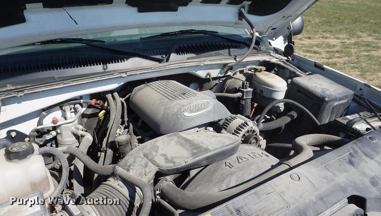 image for item DD6549 2004 Chevrolet Silverado 1500 pickup truck