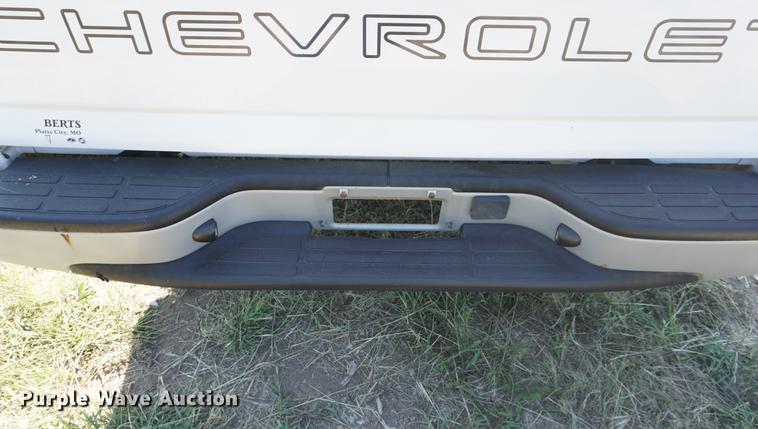 image for item DD6549 2004 Chevrolet Silverado 1500 pickup truck