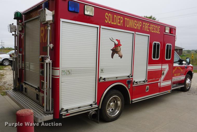image for item DD6622 2002 Ford F550 Super Duty fire truck