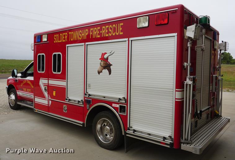 image for item DD6622 2002 Ford F550 Super Duty fire truck