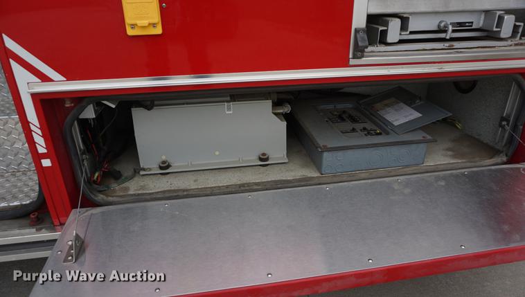 image for item DD6622 2002 Ford F550 Super Duty fire truck