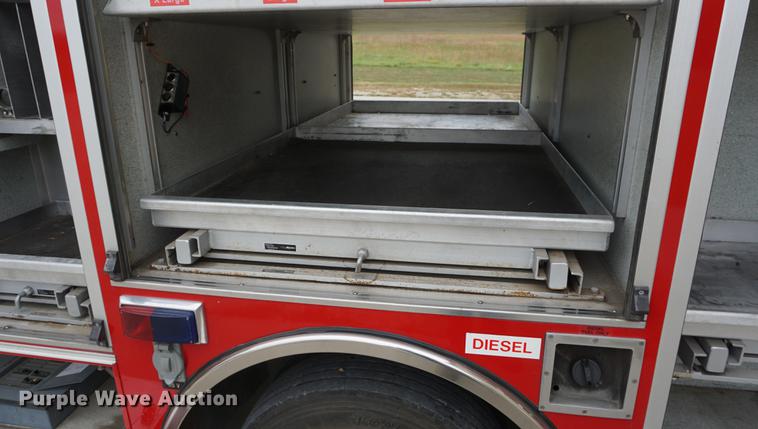 image for item DD6622 2002 Ford F550 Super Duty fire truck