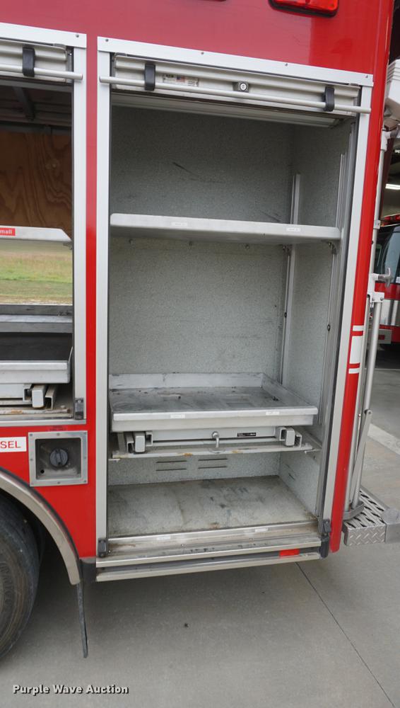 image for item DD6622 2002 Ford F550 Super Duty fire truck