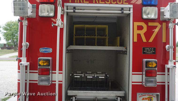 image for item DD6622 2002 Ford F550 Super Duty fire truck