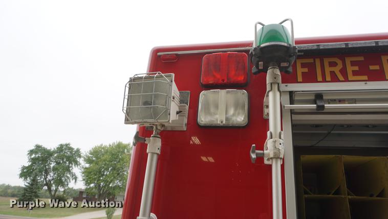 image for item DD6622 2002 Ford F550 Super Duty fire truck