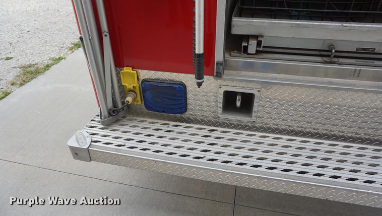 image for item DD6622 2002 Ford F550 Super Duty fire truck