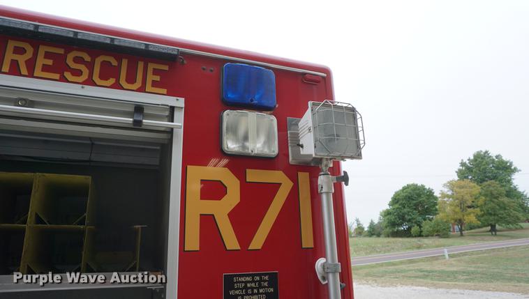 image for item DD6622 2002 Ford F550 Super Duty fire truck