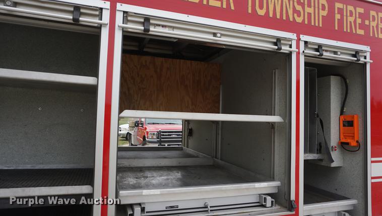 image for item DD6622 2002 Ford F550 Super Duty fire truck