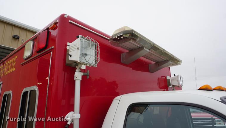 image for item DD6622 2002 Ford F550 Super Duty fire truck