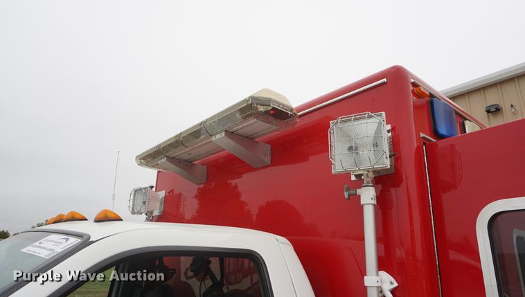 image for item DD6622 2002 Ford F550 Super Duty fire truck