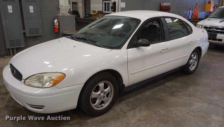 image for item DD6628 2004 Ford Taurus