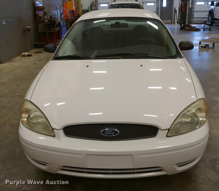 image for item DD6628 2004 Ford Taurus