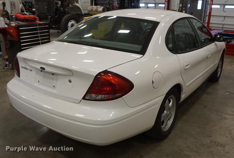 image for item DD6628 2004 Ford Taurus