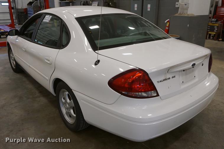 image for item DD6628 2004 Ford Taurus