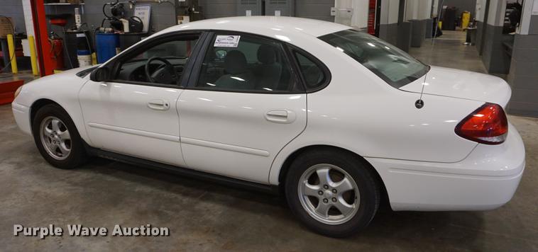 image for item DD6628 2004 Ford Taurus
