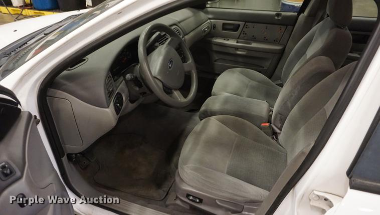 image for item DD6628 2004 Ford Taurus