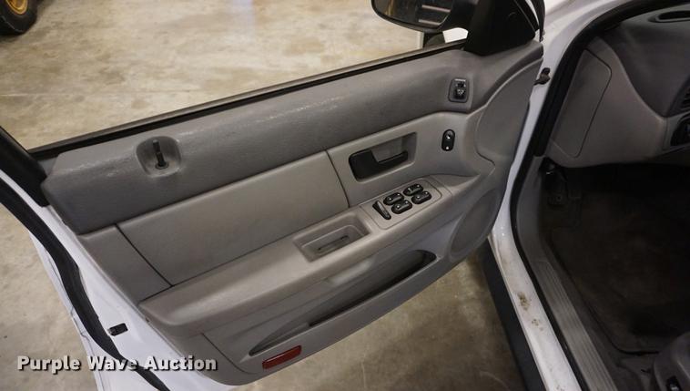 image for item DD6628 2004 Ford Taurus