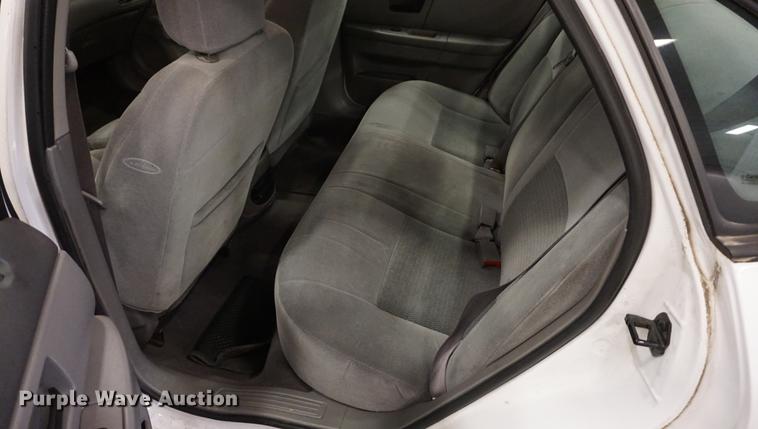 image for item DD6628 2004 Ford Taurus