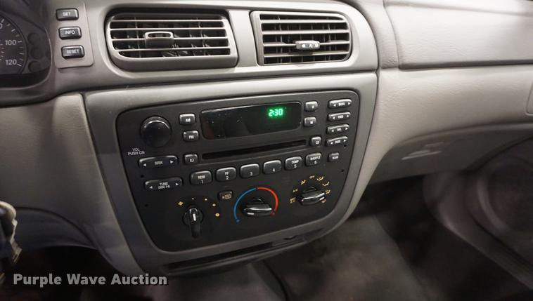 image for item DD6628 2004 Ford Taurus