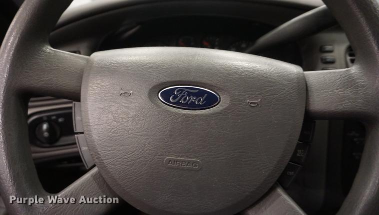 image for item DD6628 2004 Ford Taurus