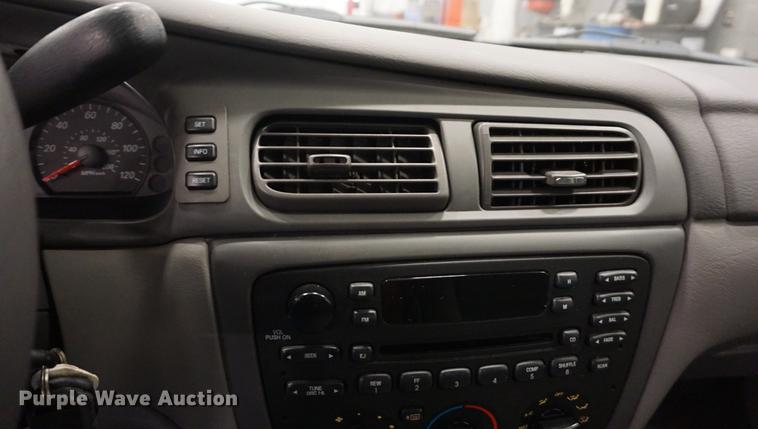 image for item DD6628 2004 Ford Taurus