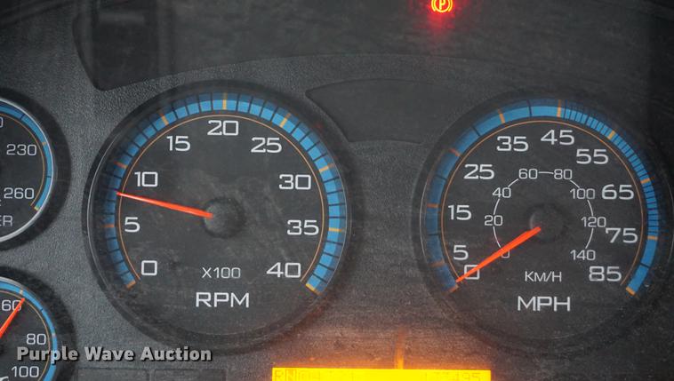 image for item DD6641 2008 International 7400 dump truck