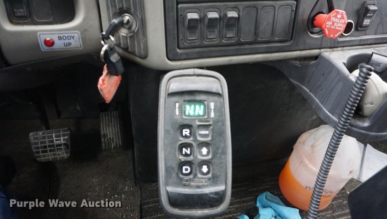 image for item DD6641 2008 International 7400 dump truck