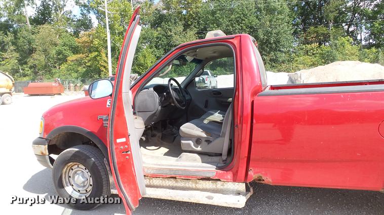 image for item DD7412 2000 Ford F150 flatbed pickup truck