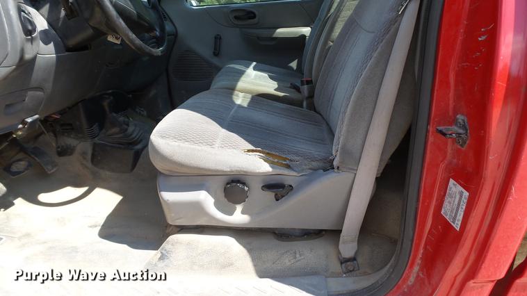 image for item DD7412 2000 Ford F150 flatbed pickup truck