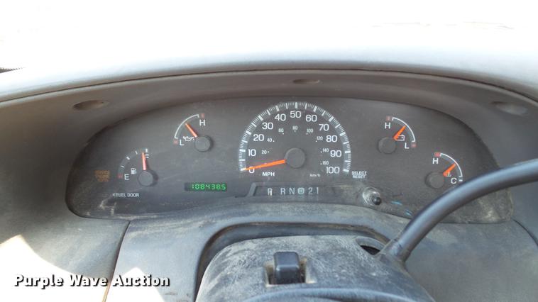 image for item DD7412 2000 Ford F150 flatbed pickup truck