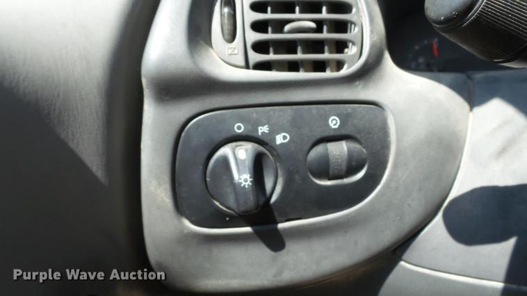 image for item DD7412 2000 Ford F150 flatbed pickup truck