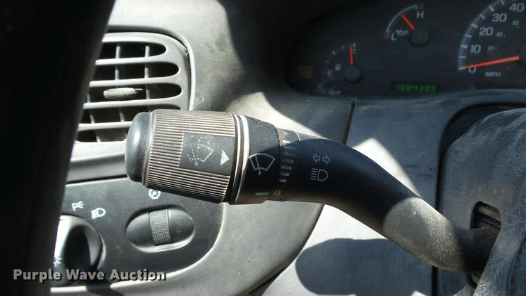 image for item DD7412 2000 Ford F150 flatbed pickup truck