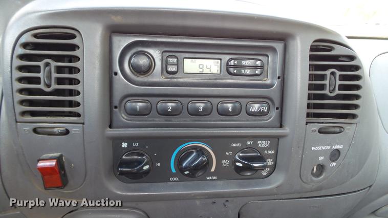 image for item DD7412 2000 Ford F150 flatbed pickup truck