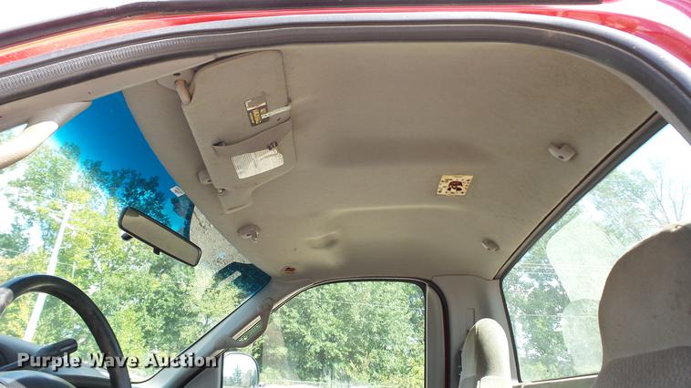 image for item DD7412 2000 Ford F150 flatbed pickup truck