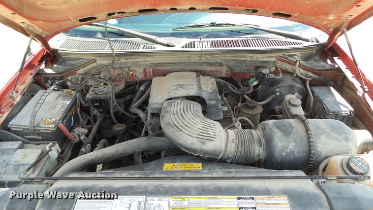 image for item DD7412 2000 Ford F150 flatbed pickup truck