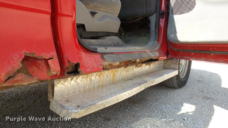 image for item DD7412 2000 Ford F150 flatbed pickup truck