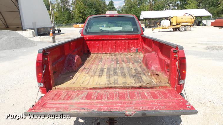 image for item DD7412 2000 Ford F150 flatbed pickup truck