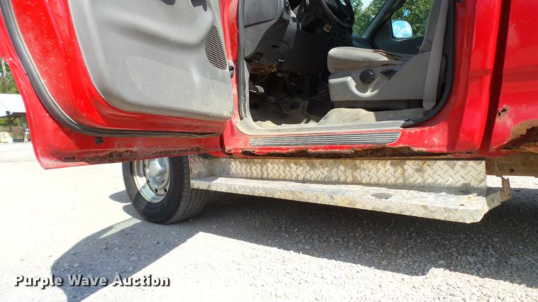 image for item DD7412 2000 Ford F150 flatbed pickup truck