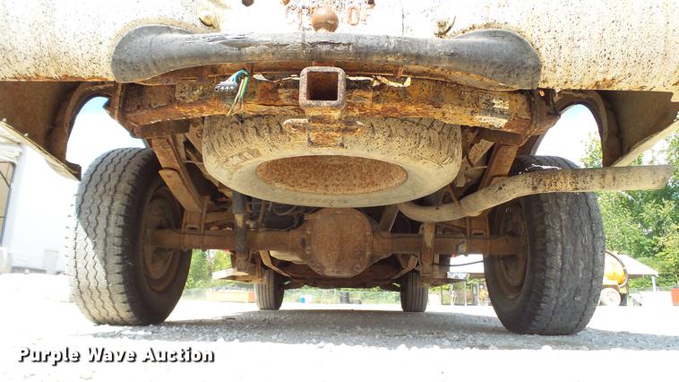 image for item DD7412 2000 Ford F150 flatbed pickup truck