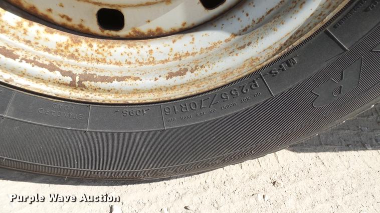 image for item DD7412 2000 Ford F150 flatbed pickup truck