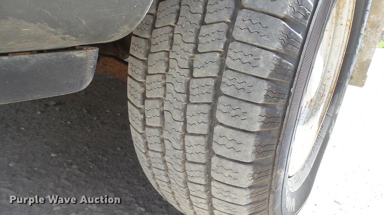 image for item DD7412 2000 Ford F150 flatbed pickup truck