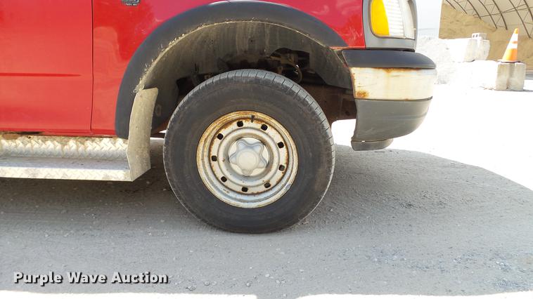 image for item DD7412 2000 Ford F150 flatbed pickup truck