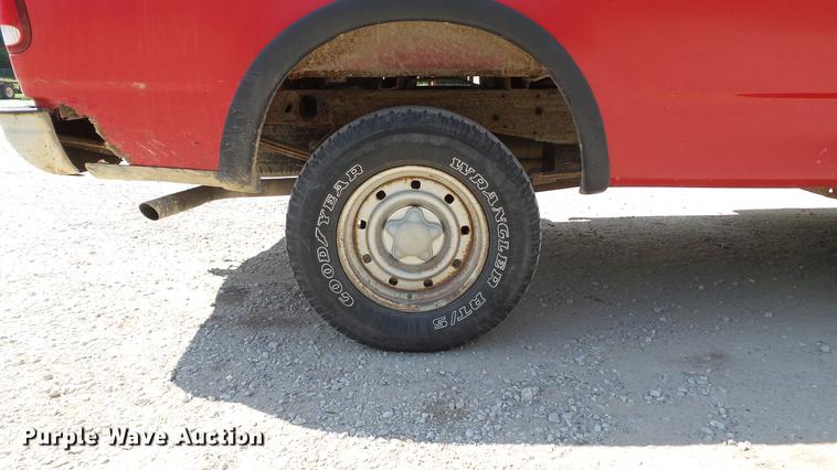 image for item DD7412 2000 Ford F150 flatbed pickup truck