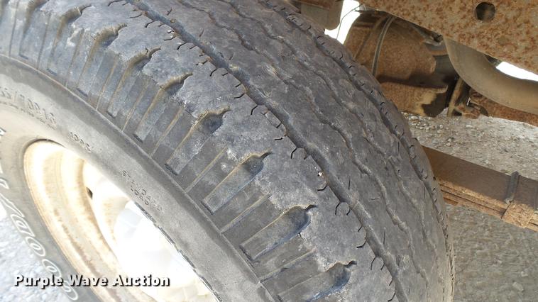 image for item DD7412 2000 Ford F150 flatbed pickup truck