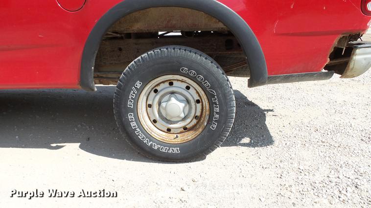 image for item DD7412 2000 Ford F150 flatbed pickup truck