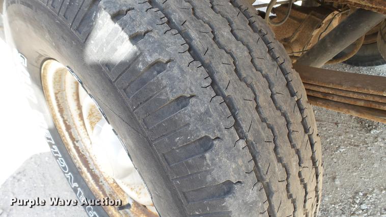 image for item DD7412 2000 Ford F150 flatbed pickup truck