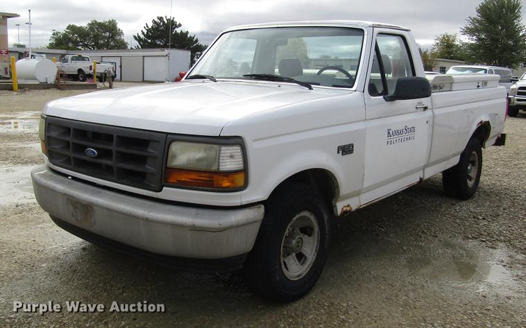 image for item DD8913 1995 Ford F150 pickup truck