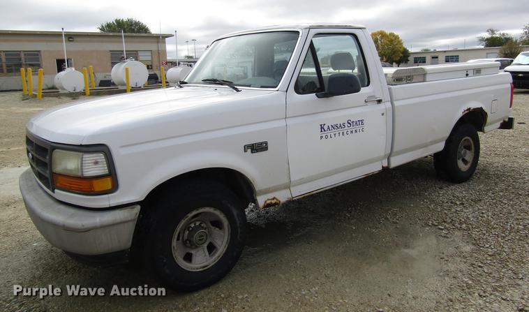image for item DD8913 1995 Ford F150 pickup truck
