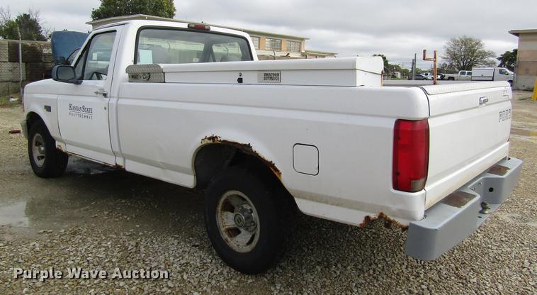 image for item DD8913 1995 Ford F150 pickup truck